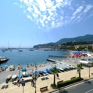  Apartment Un Tuffo Nel Mare By Portofinovacanze Italy