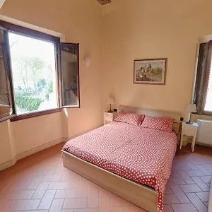  Apartment Santa Croce Elegant With Garage Italy